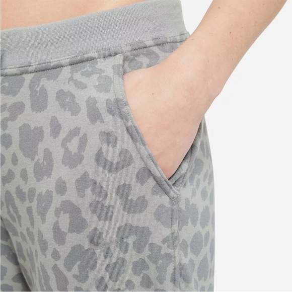 NIKE Womens Dri-FIT Get Fit Printed Leopard Print Training Pants Joggers SZ S - Picture 6 of 16